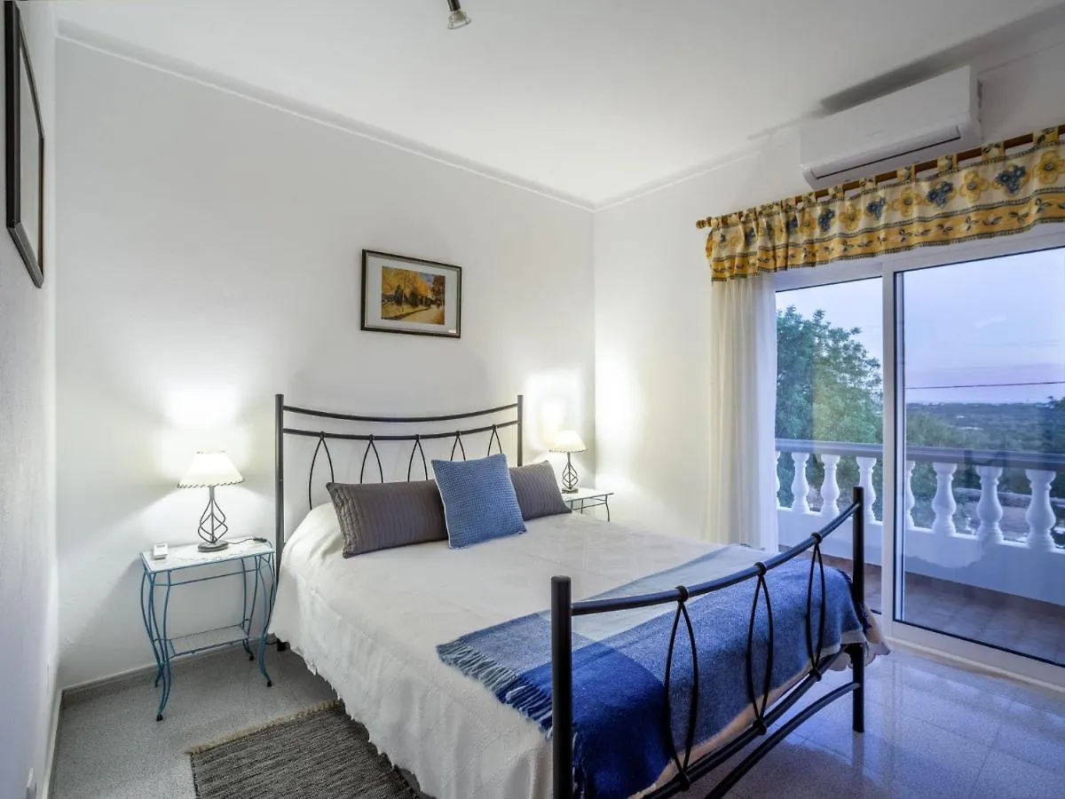 Mtj Vila Estoi Casa de Férias